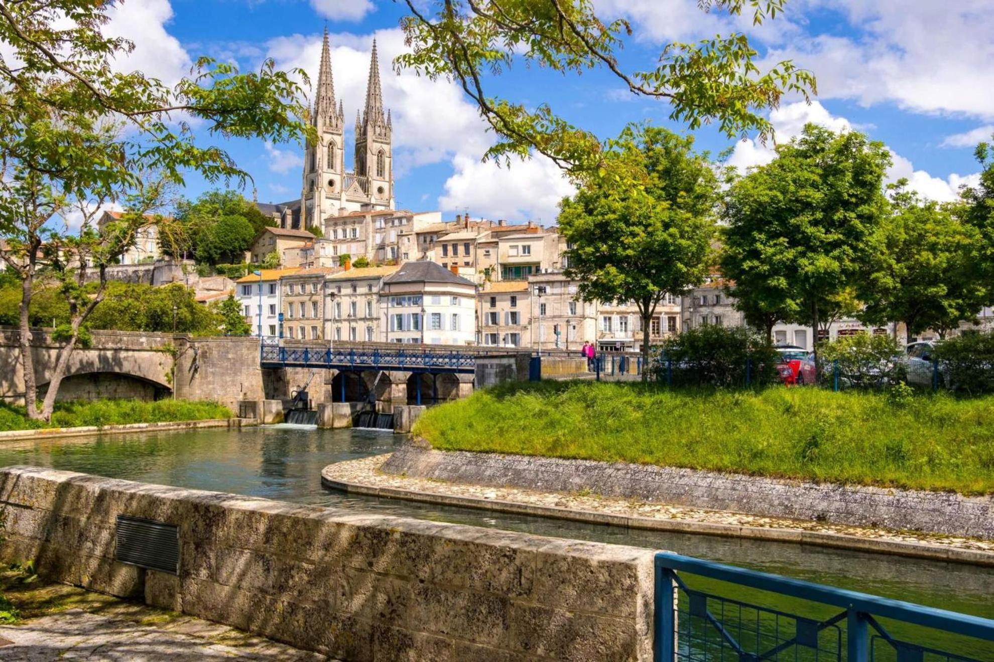 Appartement Lumineux, Wi-Fi Et Parking Prive Niort Exterior foto